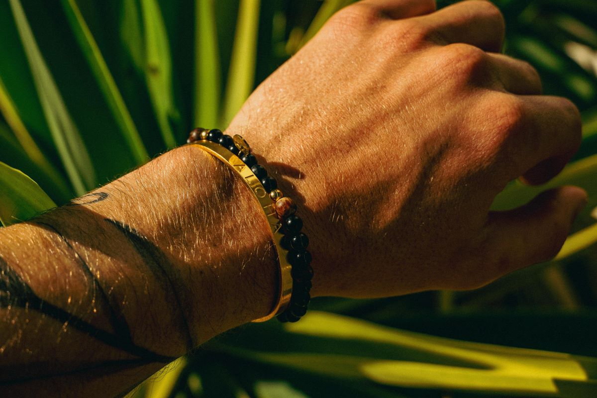 Mantra Cuff LA VIE EST BELLE